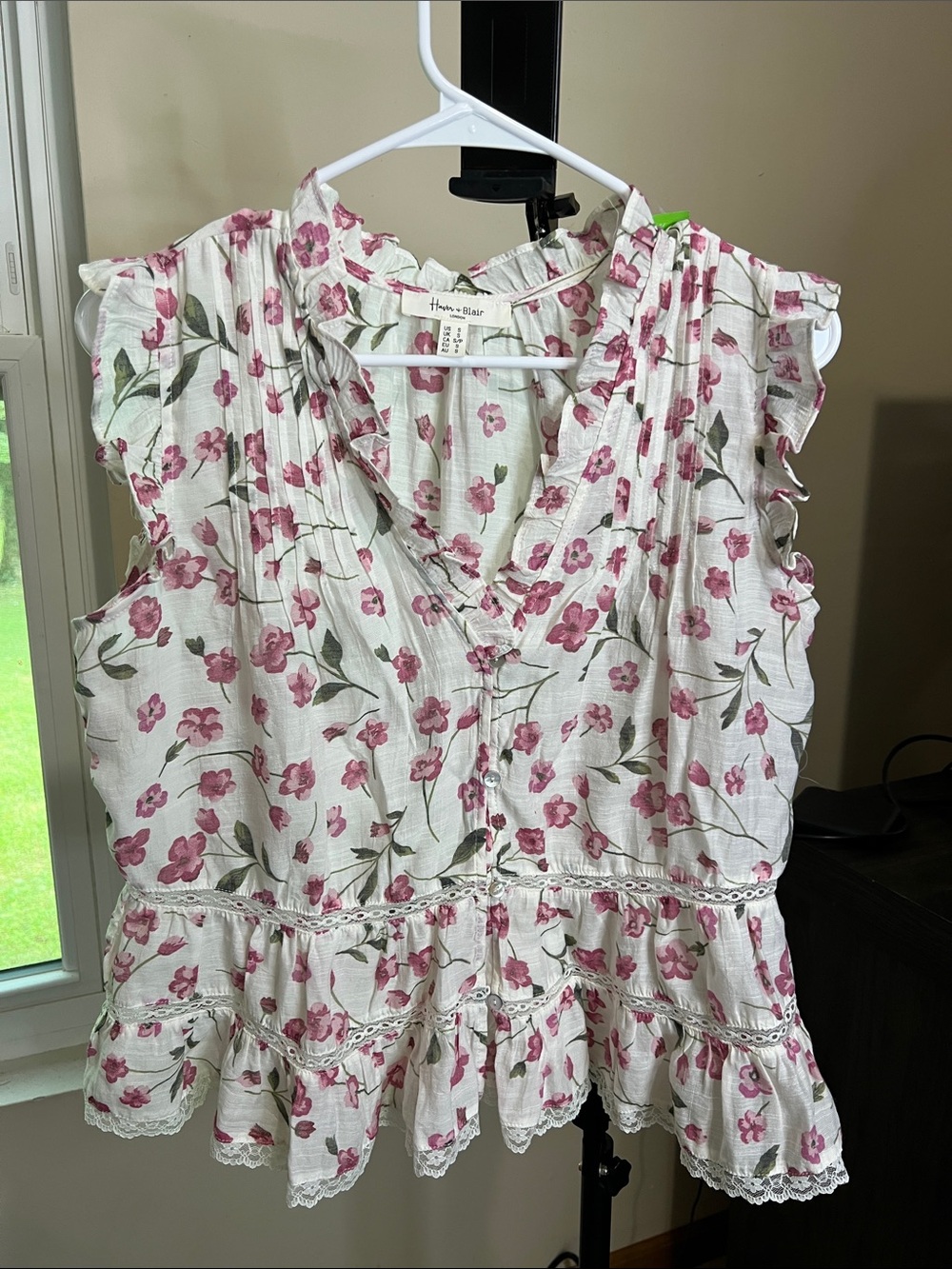 Haver & Blair White Pink Floral Ruffle Button-Front Blouse small